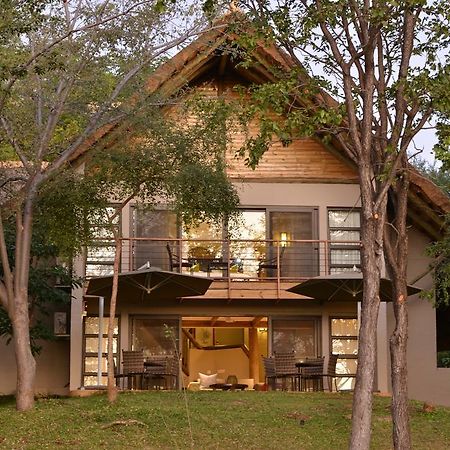 Victoria Falls Safari Suites Eksteriør bilde