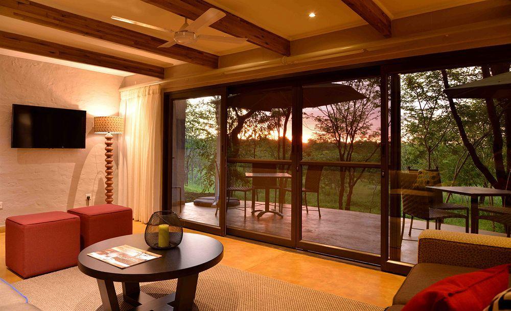 Victoria Falls Safari Suites Eksteriør bilde