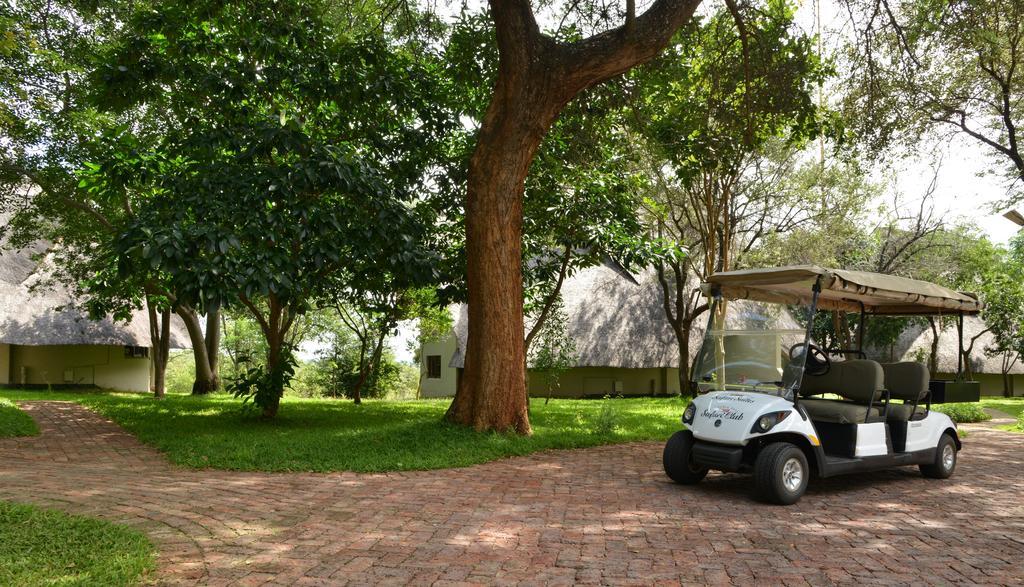 Victoria Falls Safari Suites Eksteriør bilde