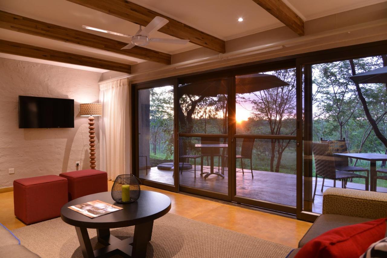 Victoria Falls Safari Suites Rom bilde